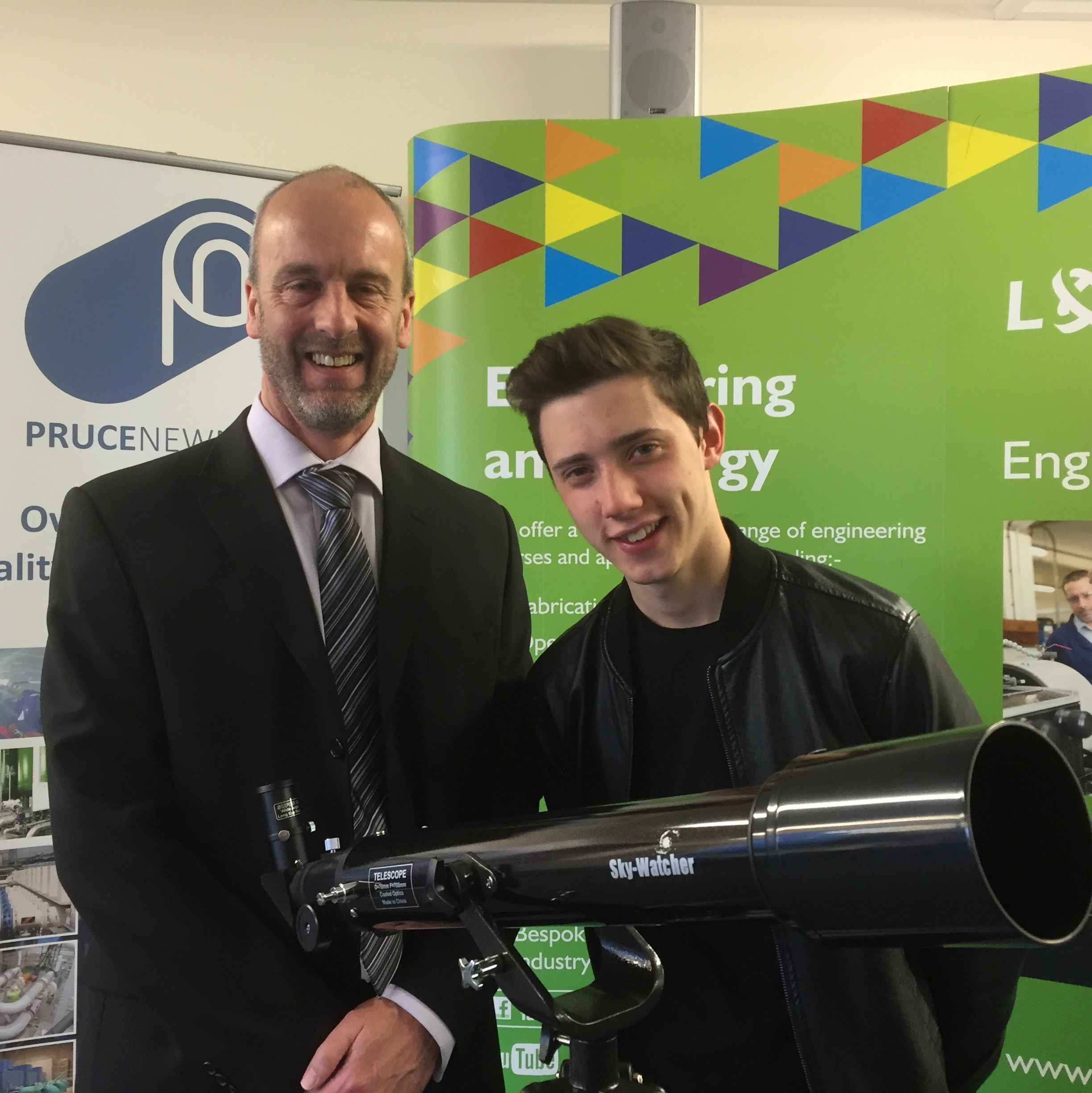 Tim Moorse (l) presents Max Harrison (r) with his prize