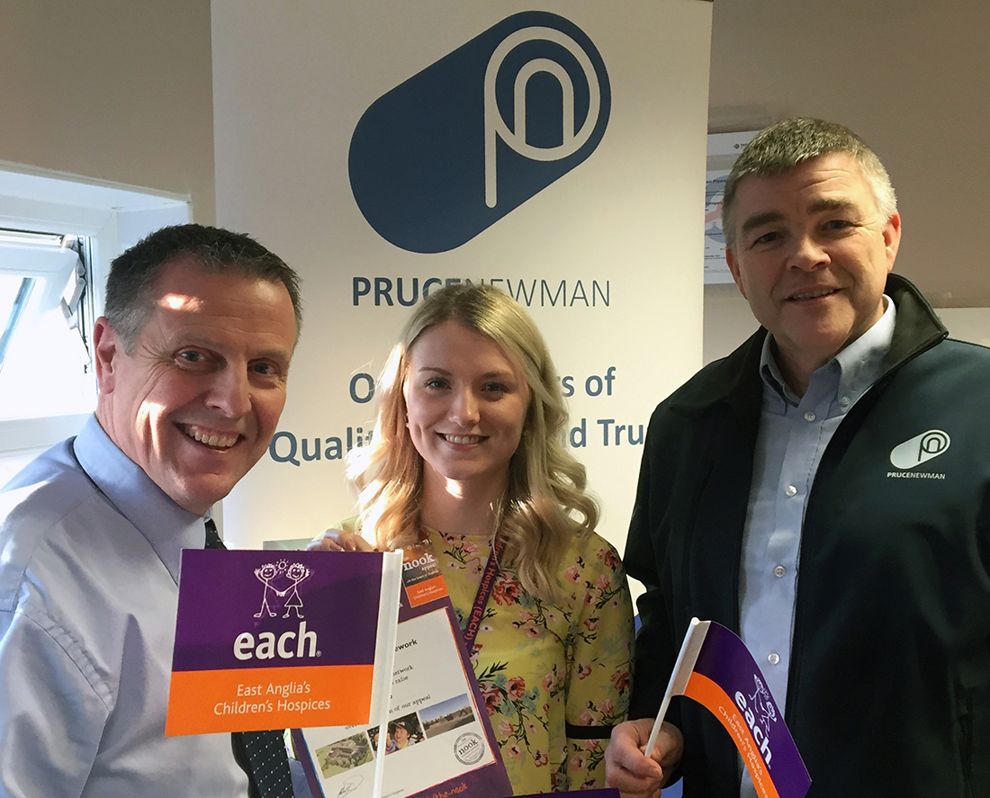 (l-r) Graham Newman, Sophie Mayes and Alan Pruce celebrate Pruce Newman's commitment to the nook business network